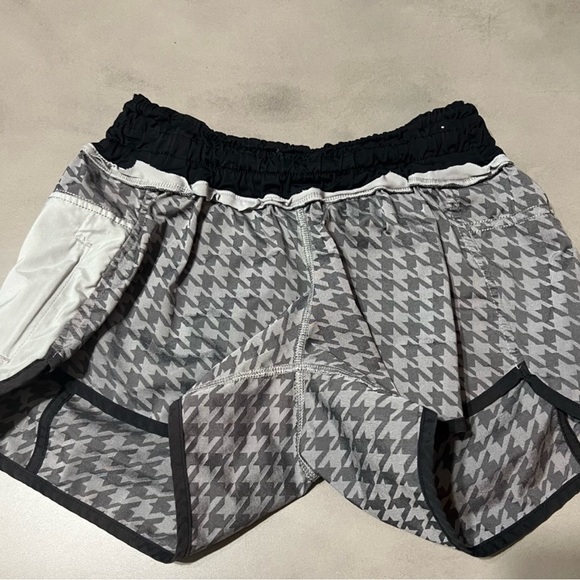 LULULEMON Tracker Short II 2-Way Stretch - Picture 7 of 11